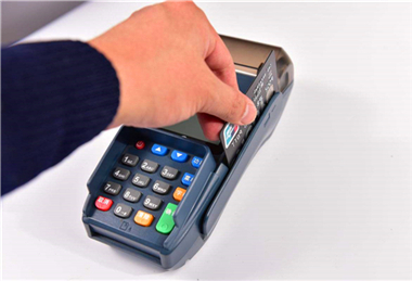 POS機刷卡.jpg POS機刷卡.jpg